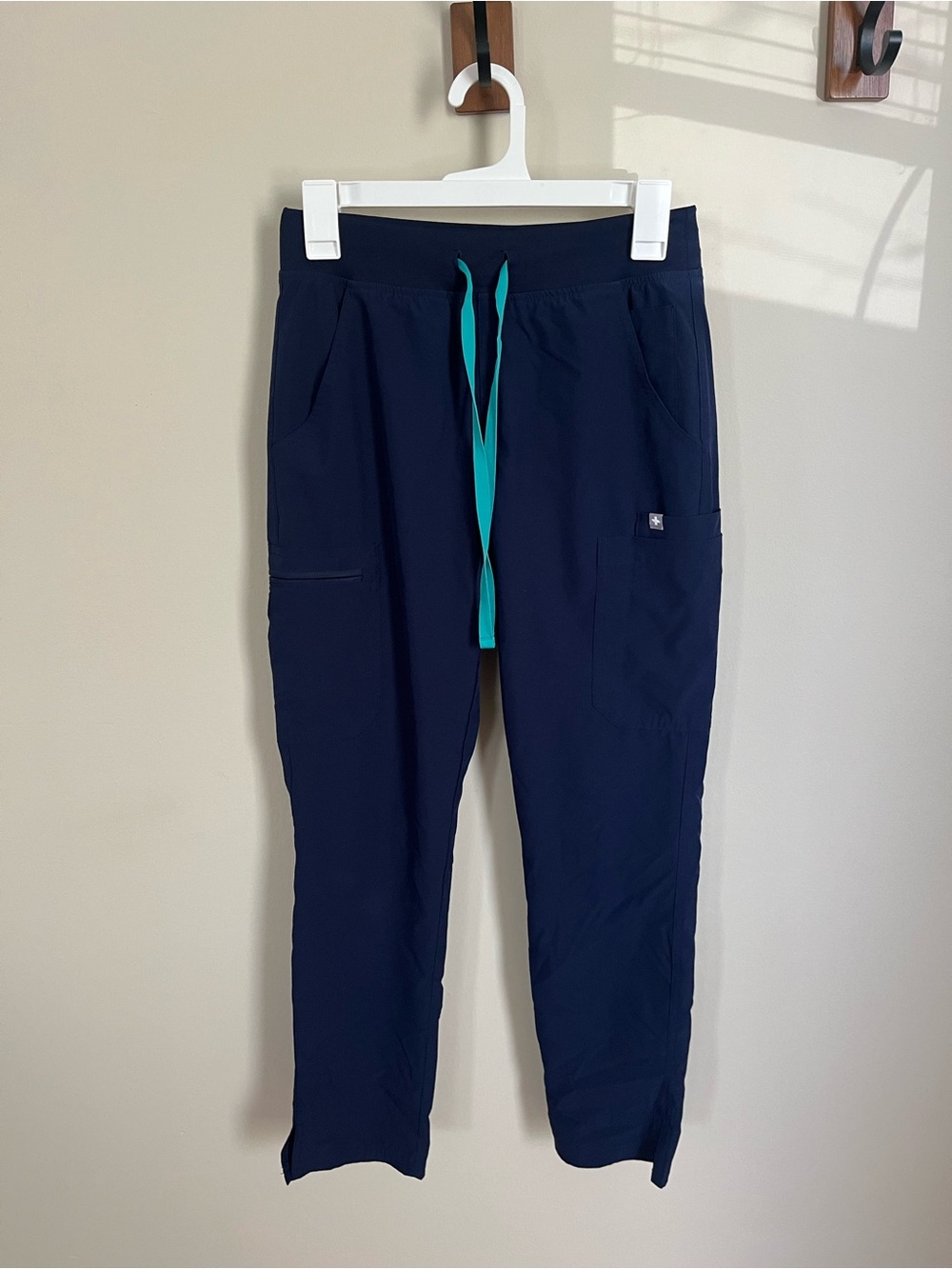 FIGS Yola Skinny Scrub Pants – Navy Blue with Teal Drawstring – Women’s XS
